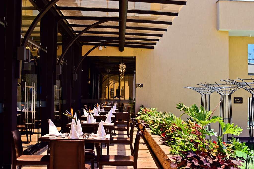 Doubletree By Hilton Nairobi Hotel Ресторант снимка
