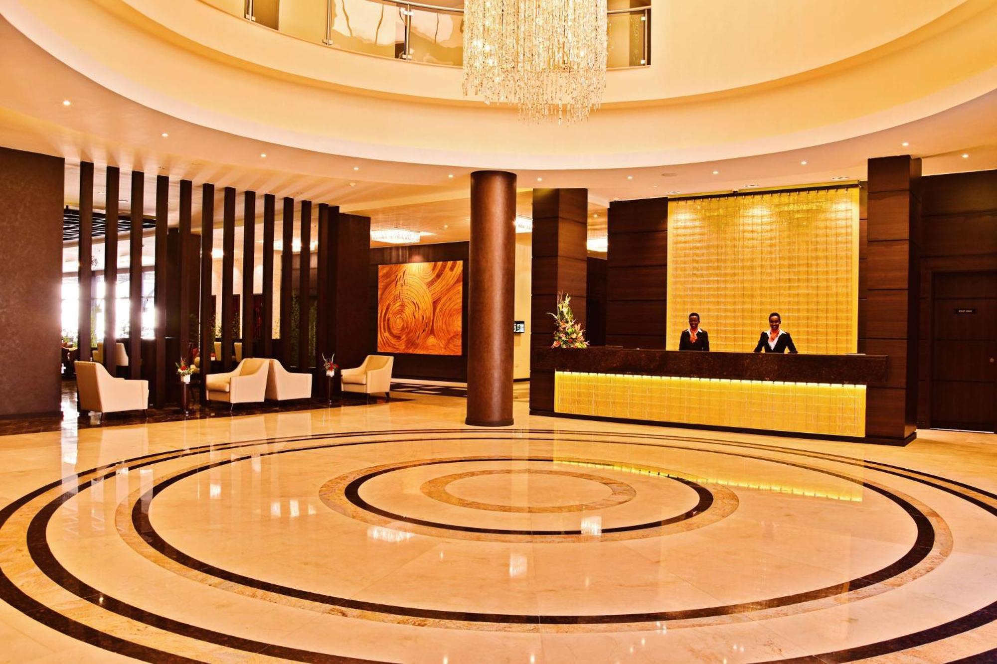 Doubletree By Hilton Nairobi Hotel Екстериор снимка